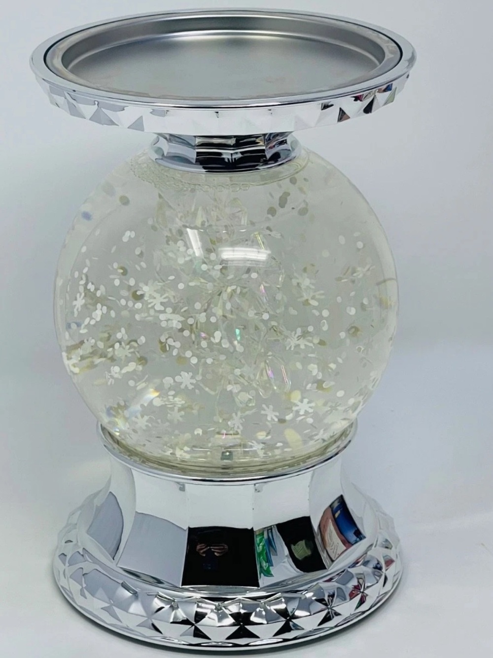 BATH & BODYWORKS Silver snowflake Glitter Globe  3 wickCandle Holder -